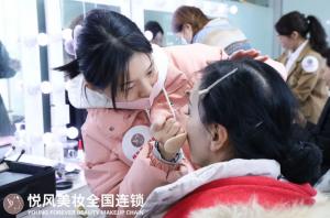 系统学美妆，为什么更推荐选择连锁美妆院校